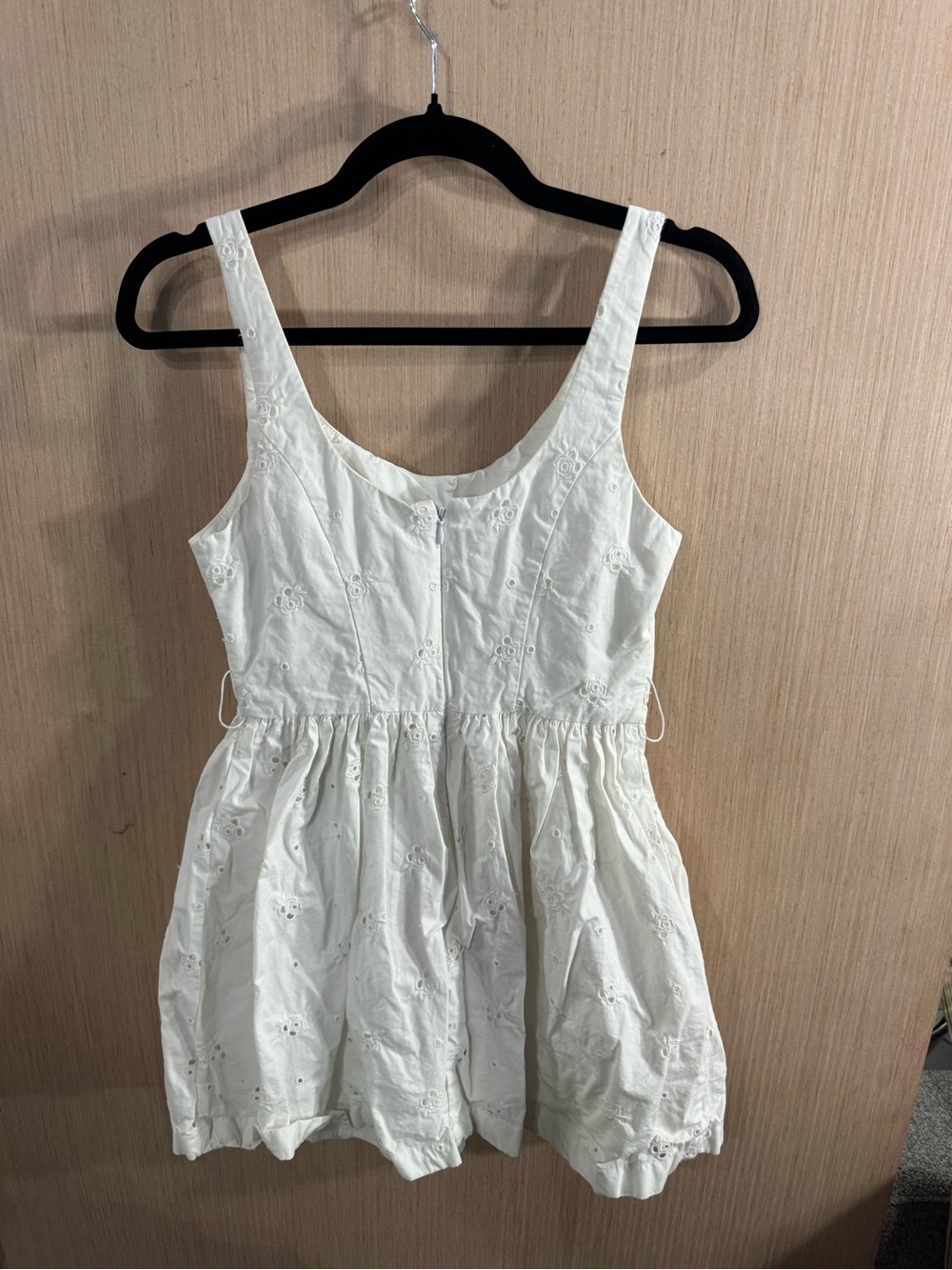 Abercrombie & Fitch White Eyelet Mini Fit and Flare Sundress Size 2 - Picture 2 of 3